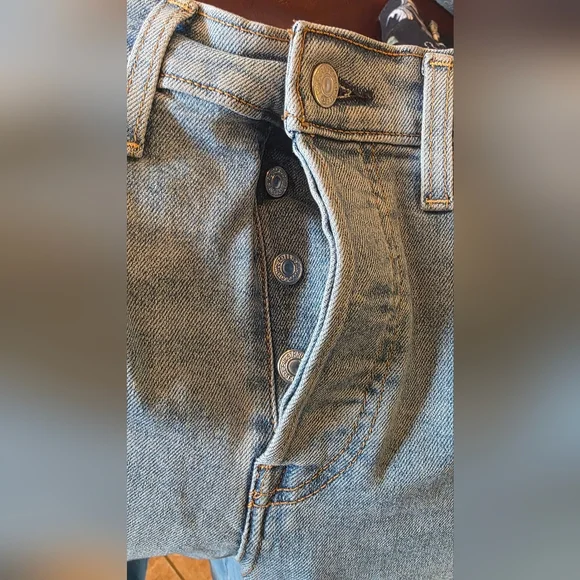 Levis Blue Ripped Women’s Jeans - Classic High-Rise Style SZ 28 - Picture 4 of 5